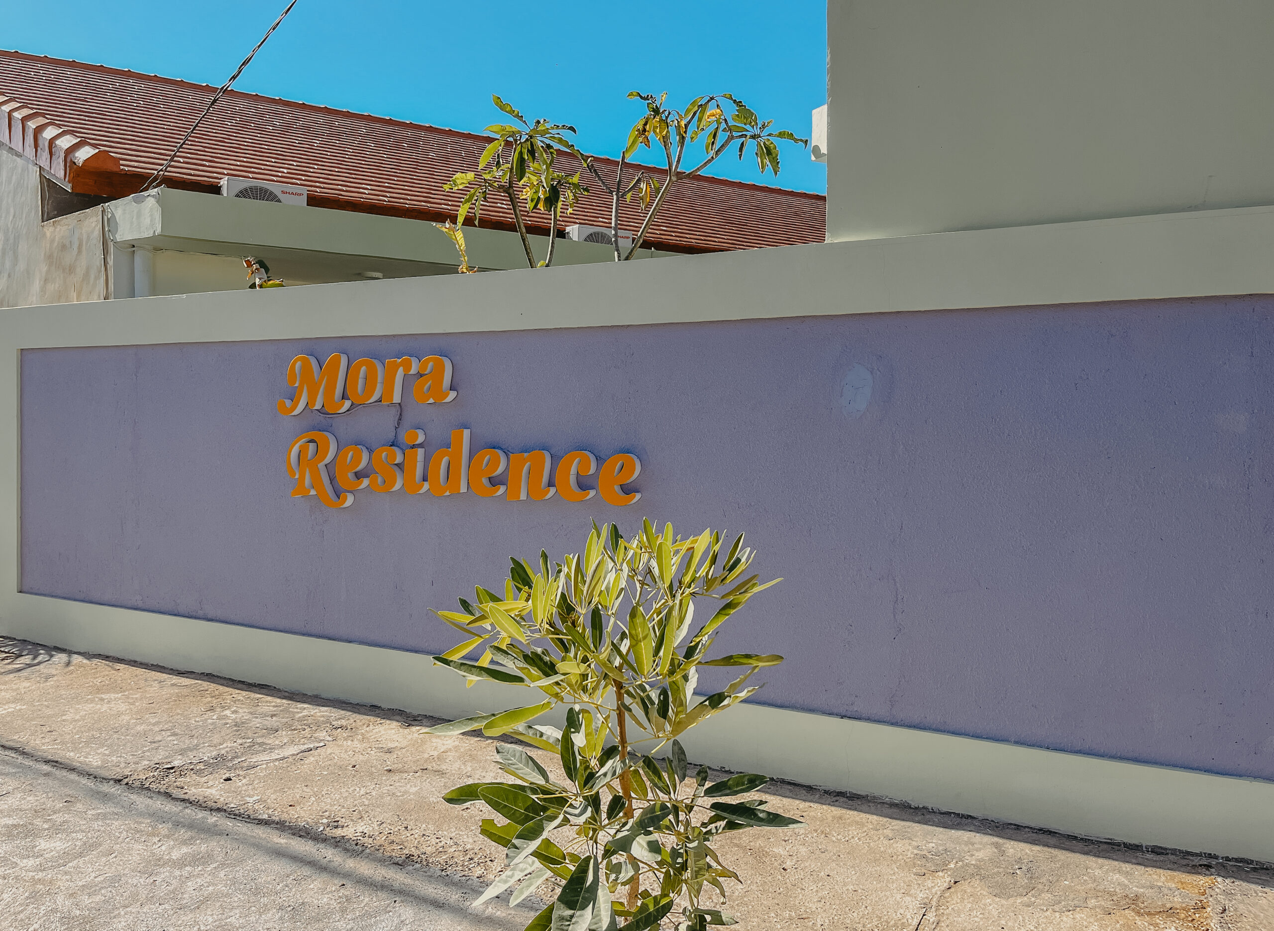 Guest House Mora Residence Jimbaran  Deluxe Room by SAMHITA